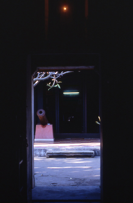 Particular against light from inside Quan Cong's Temple, Hoi An, Vietnam 2000 - © Carlo Sacco