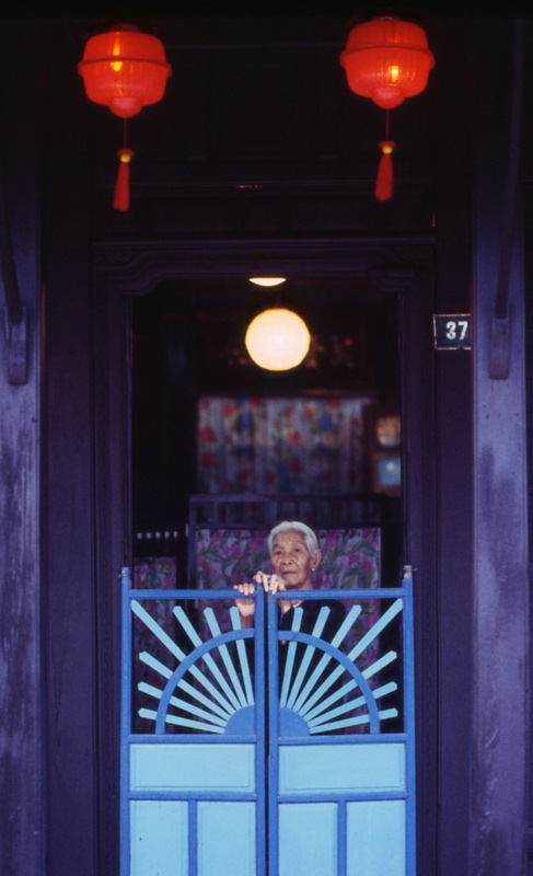 The old woman Phan Thi Kim Chi inside her house at 37 Le Loi - © Carlo Sacco