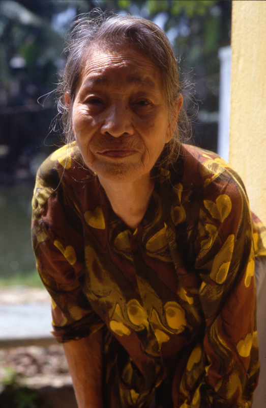 An old woman living inside a store house. Hoi An, Vietnam 2000 - © Carlo Sacco