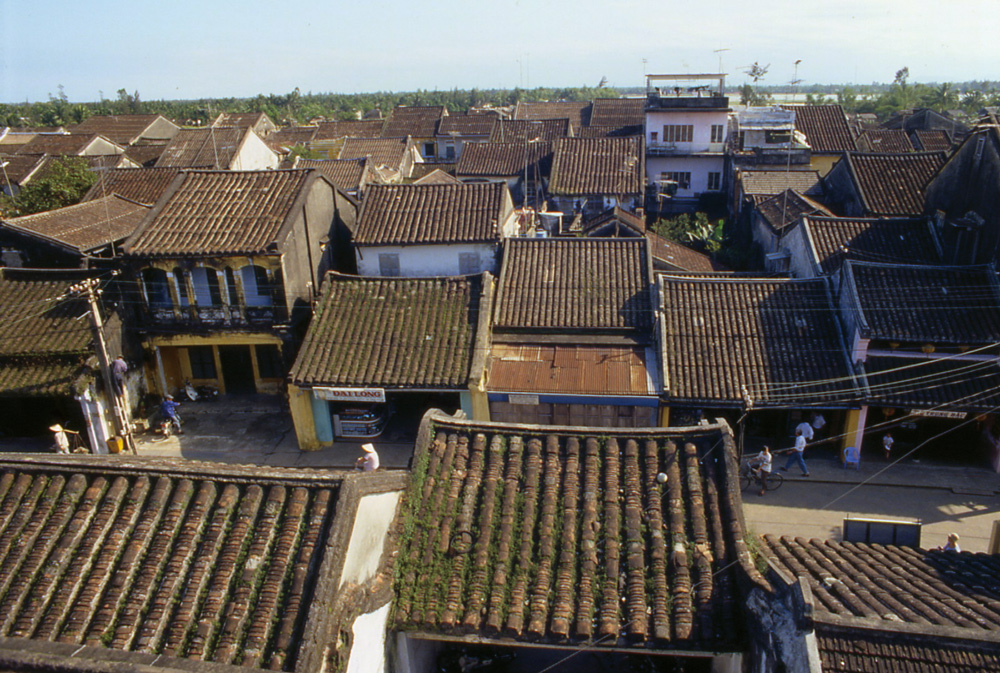 Old Hoi An roofs. Hoi An, Vietnam 2000 - © Carlo Sacco