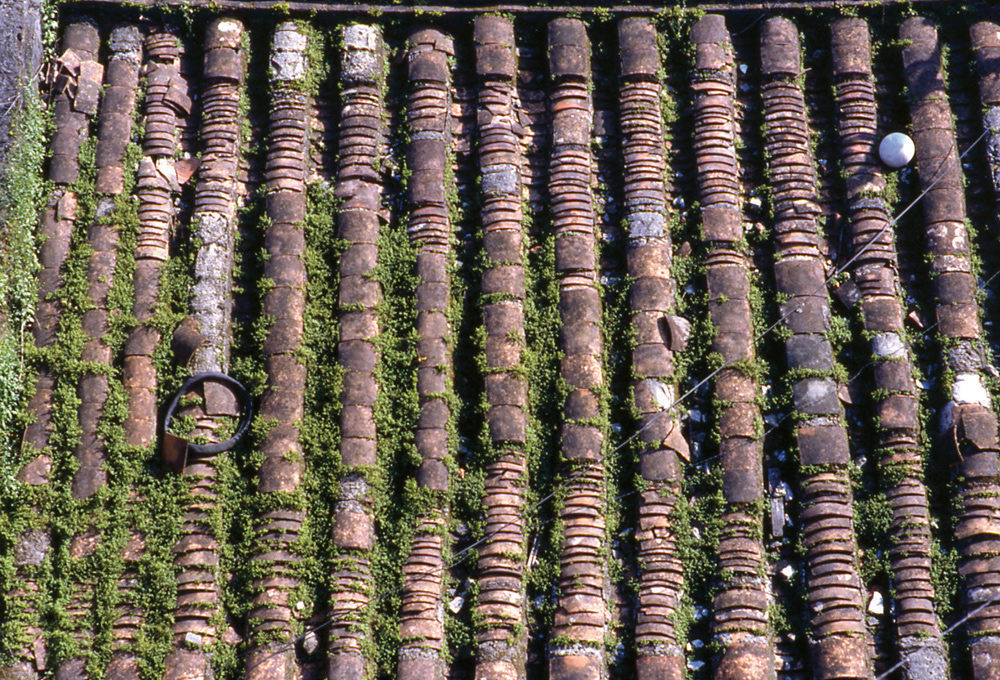Old tyles. Hoi An, Vietnam 2000 - © Carlo Sacco