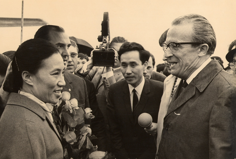 Nguyen Thi Binh at Berlin Airport June 26 1969 - © Carlo Sacco
