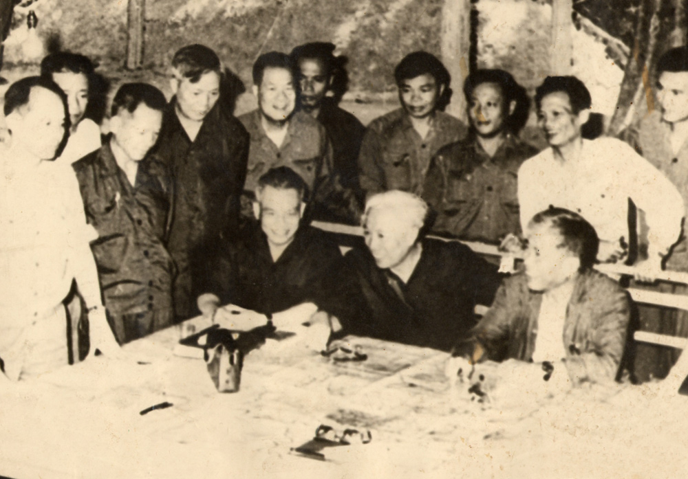 Official secret meeting where was decided the final attack of Saigon.1975. - © Carlo Sacco