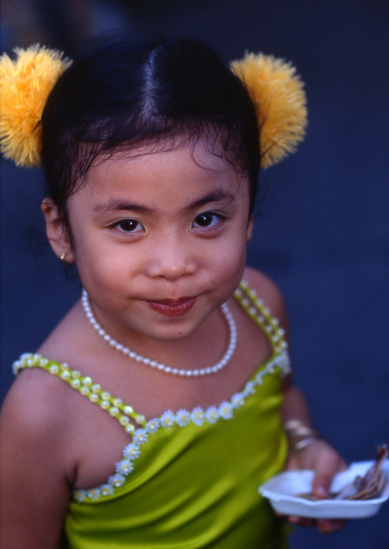 Dressed for wedding. Saigon, Vietnam 2008 - © Carlo Sacco