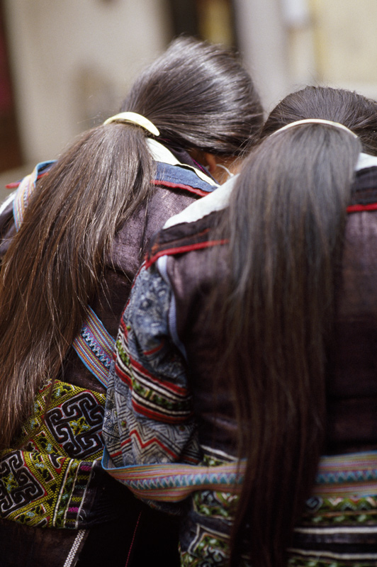 Long hairs of Hmong women. Sapa, Vietnam 2008 - © Carlo Sacco