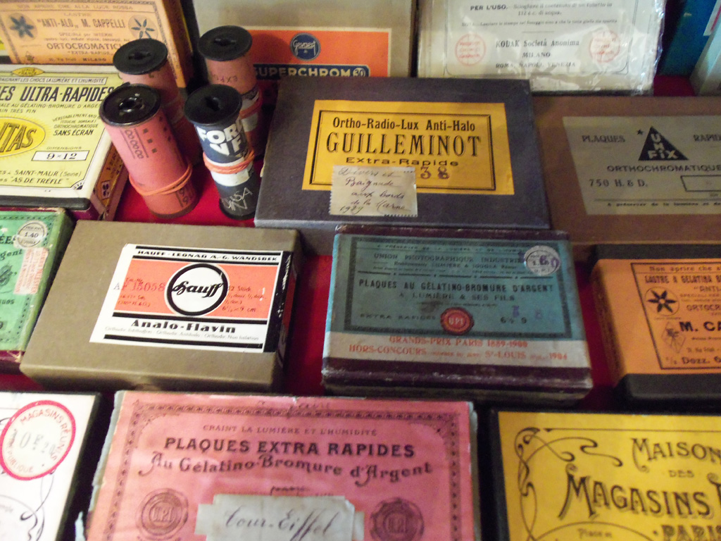 Some french glass plates boxes